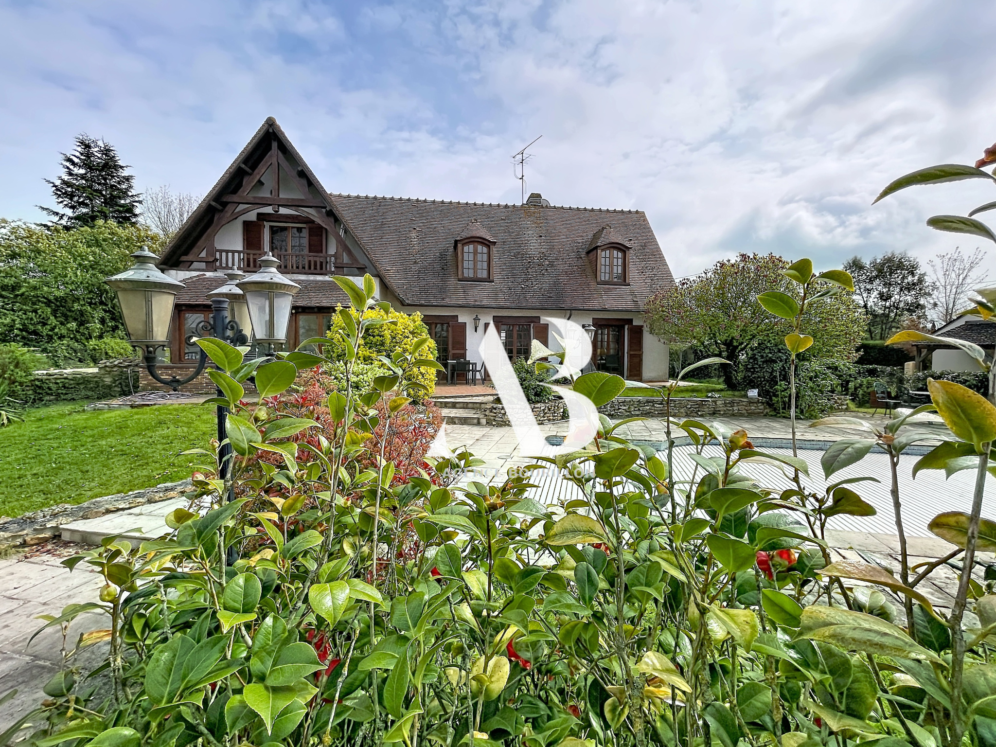 Maison 6 Pièces · 157 m2 habitables, 207 m2 utiles 6 Pièces