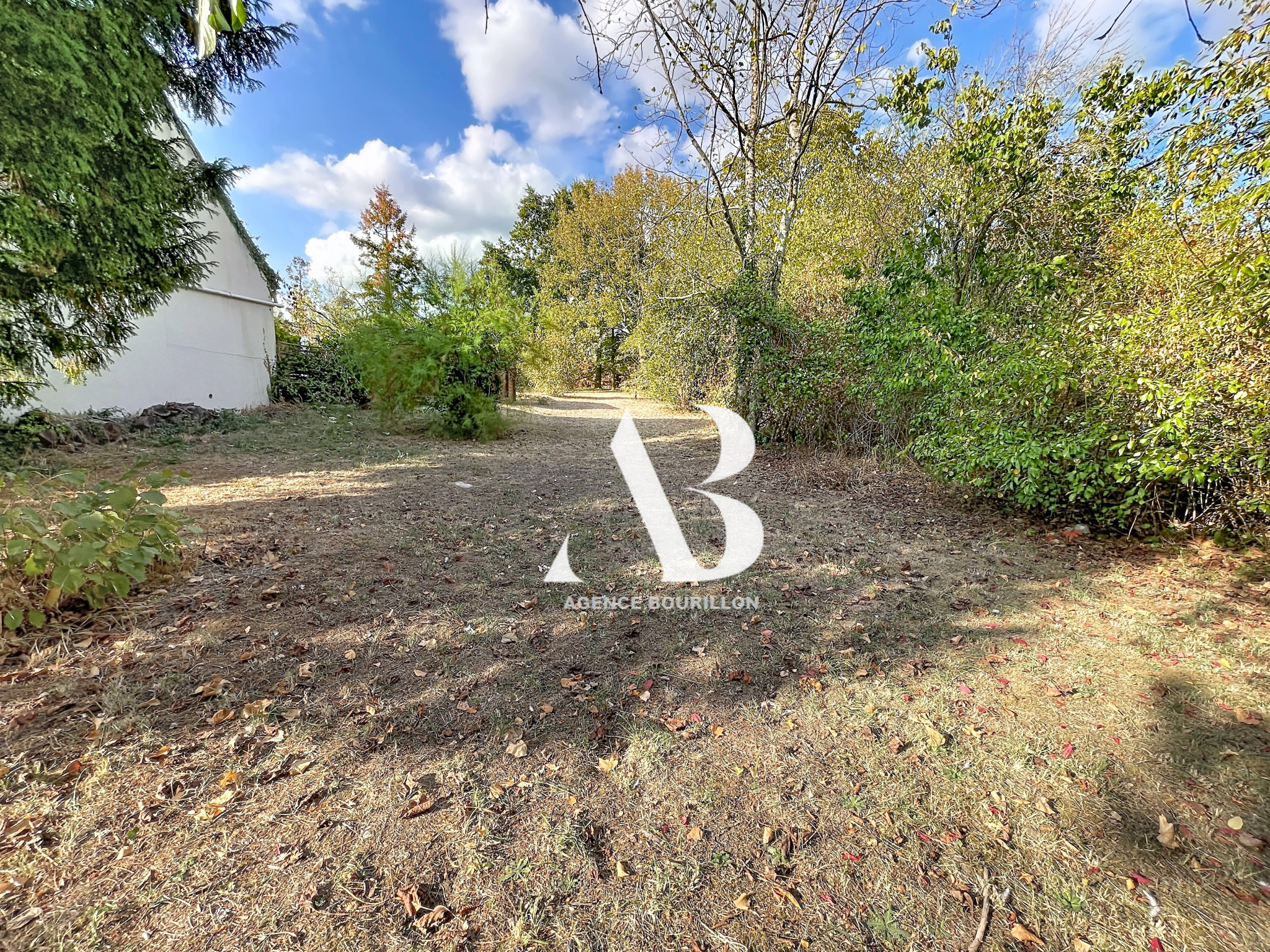TERRAIN À BÂTIR VIABILISÉ - 1 183 M2 - CENTRE DE MONTIGNY-LE