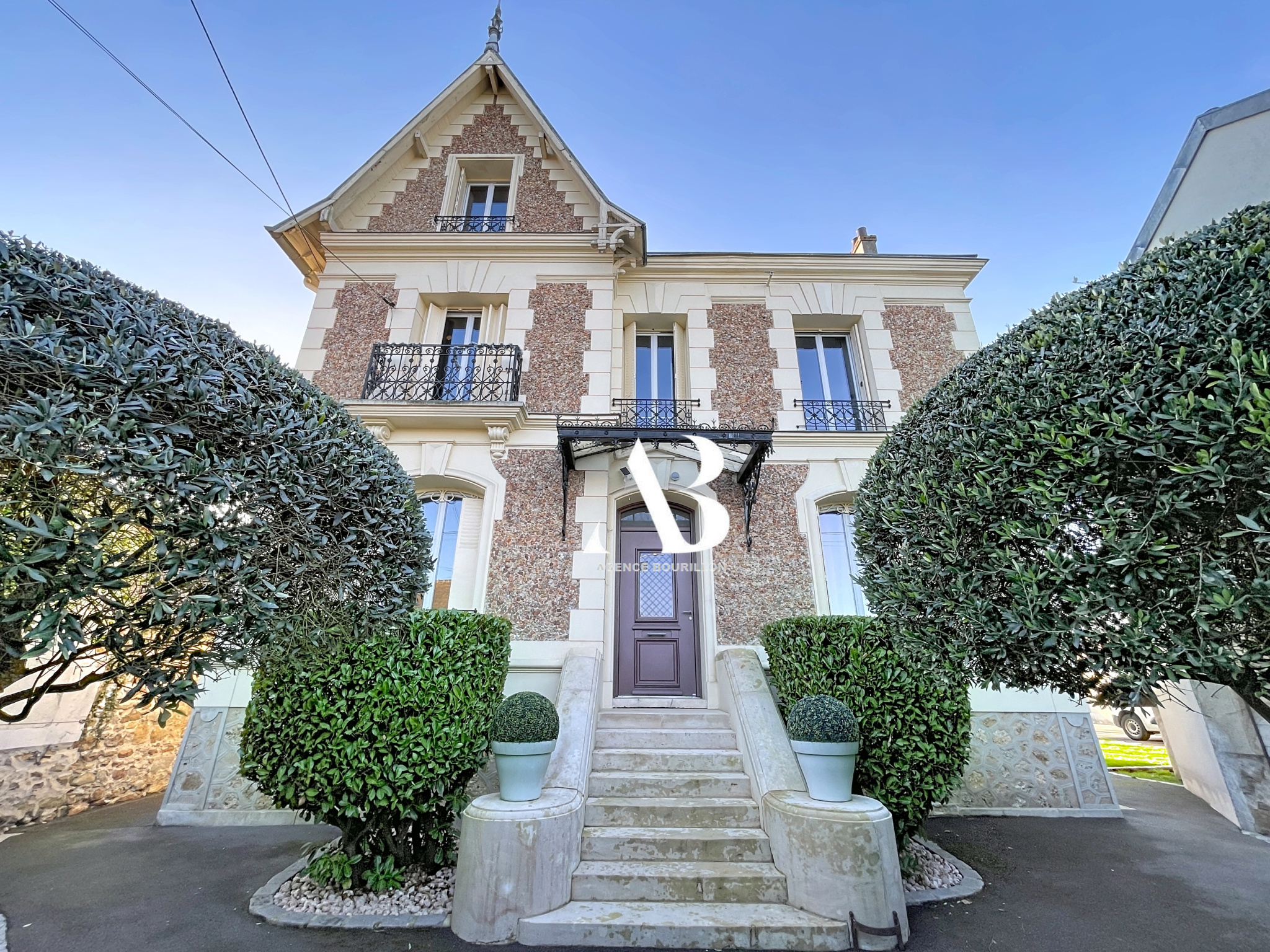 Propriété 9 pièces 225m2 à La Chapelle-Rablais